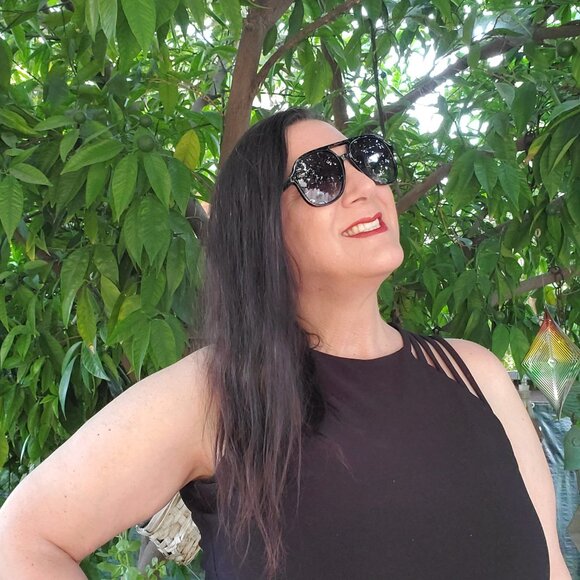 Meet your Posher, Suzan - Picture 9 of 17